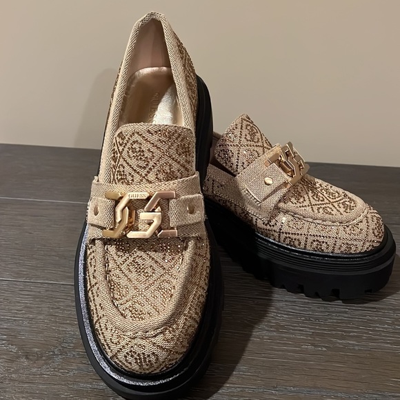 Guess shoes​ - women, EUC, size 6.5 - Picture 1 of 6
